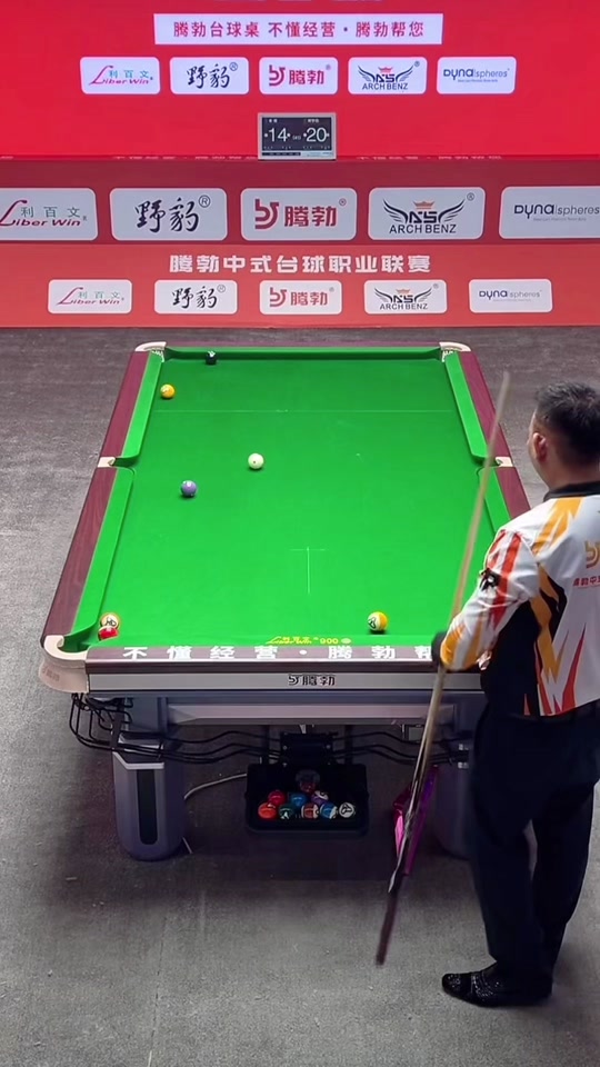 在接受西班 在接受西班